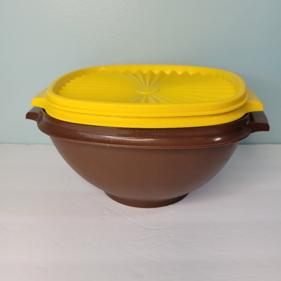 TUPPERWARE SERVALIER 858-4 Brown Bowl (Yellow bowl 836-8 Lid 837-6 Damaged) VTG - Picture 2 of 16